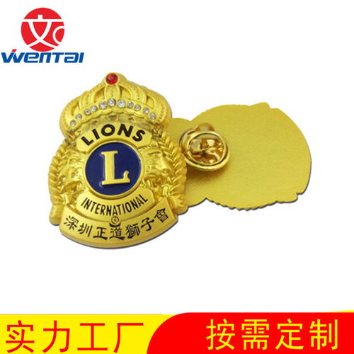 上海徽章厂家 异型镂空珐琅胸章的个性化定制服务